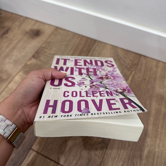 Colleen Hoover Book Set Bundle - It Ends With Us & It Starts With Us - Picture 5 of 15